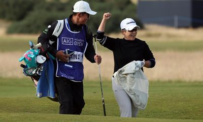 Shin Ji-yai takes advantage of Nelly Korda’s slide to lead at St Andrews