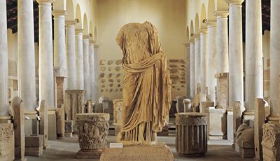 Why are so many Roman statues headless?