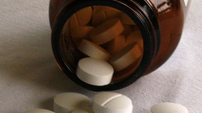 GP suspended for prescribing pills to addicted patient