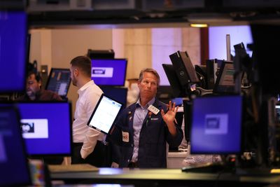 Stock Market Today: Stocks end mixed with Dow posting record high