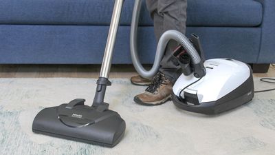 Miele Classic C1 Cat & Dog PowerLine Canister Vacuum review