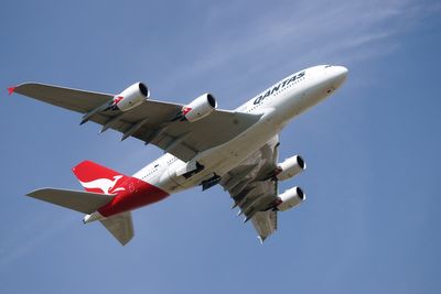 Qantas mistakenly sells hundreds of first-class tickets at heavily reduced prices