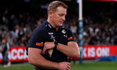 Carlton coach Michael Voss makes citizen’s arrest after alleged thief flees Melbourne car crash