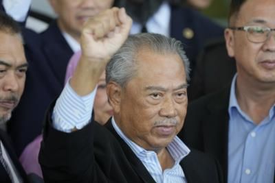 Former Malaysian PM Charged With Sedition Over Royal Remarks