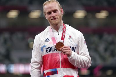 Jonnie Peacock piles pressure on his rivals as he targets a third Paralympic title