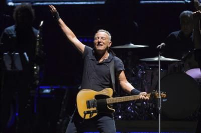 Bruce Springsteen's Best Of Rises To No. 2 Spot.