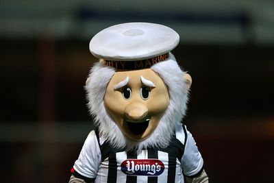 WATCH: Mascot race ends with controversial winner – Grimsby Town’s Mighty Mariner denied victory