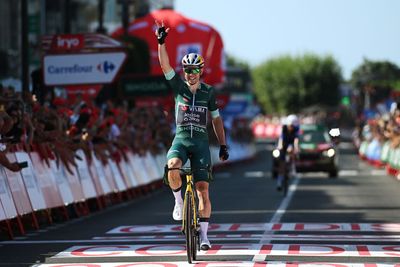 Vuelta a España: Wout van Aert solidifies green jersey with stage 10 victory