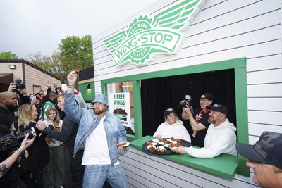 Wingstop bucks fast-food slump with 5-year share price up 300%—and NFL season on the way