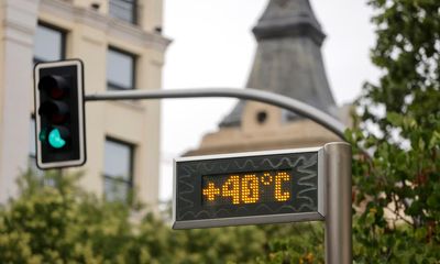 Poorer people bear brunt of extreme heat in Europe, say Spanish researchers