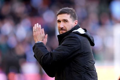 ‘Effortless’ Chris Basham tipped for new role after Sheffield United legend confirms retirement