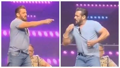 Salman Khan dances to 'Jalwa' at eco-friendly Ganpati event; reunites with Sonali Bendra after 25 years - WATCH