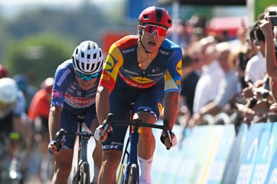 Renewi Tour: Jonathan Milan holds off Philipsen to win messy stage 1 sprint