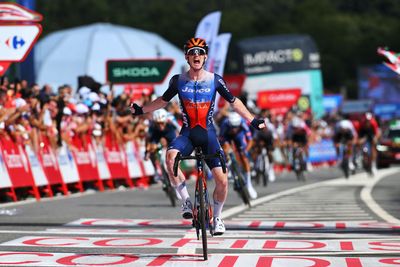 Vuelta a España: Eddie Dunbar solos to stage 11 victory from breakaway