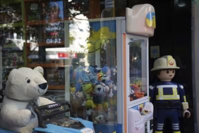 Rio Police Crack Down On Illegal Claw Machines