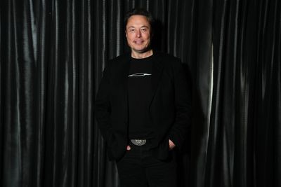 Musk hires personal GOP operative