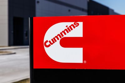 Is Wall Street Bullish or Bearish on Cummins Stock?