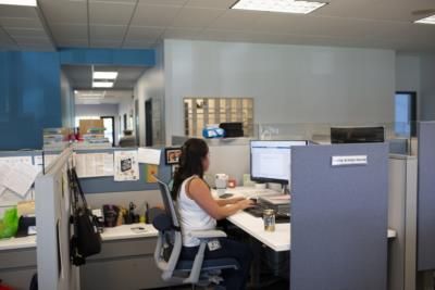 US Jobless Benefits Applications Fall Modestly, Labor Market Healthy