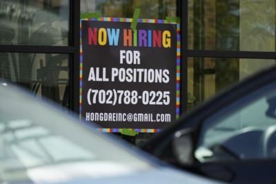 US Unemployment Claims Fall Slightly Amid Healthy Labor Market