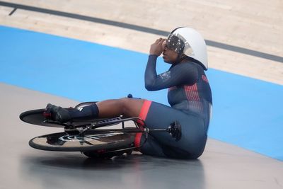 Kadeena Cox crashes out of C4-5 time trial medal race