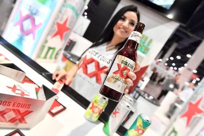 College football fans could get up to 1 million free beers from Dos Equis