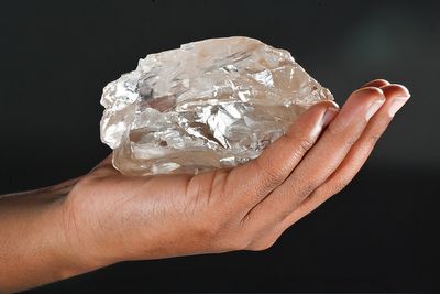 Miners Find The Second Biggest Diamond Ever And It’s 2,492 Carats, People Are Amazed