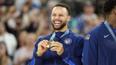 Stephen Curry Agrees to Huge One-Year Extension With Warriors