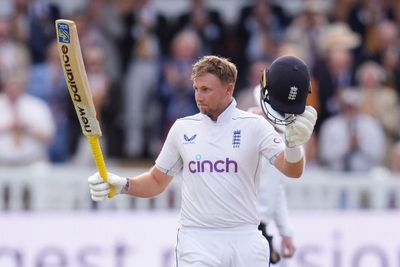 Joe Root pays tribute to Graham Thorpe after scoring record England century