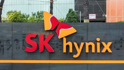 SK hynix develops 6th-gen 10nm-class DDR5 with the world's first 16Gb DRAM modules — chipmaker claims electric savings of up to 30% for data centers