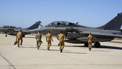 Serbia signs €2.7bn deal with France for 12 Rafale war planes