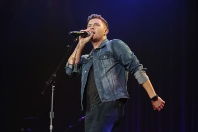 Scotty Mccreery Halts Concert After Woman Assaulted