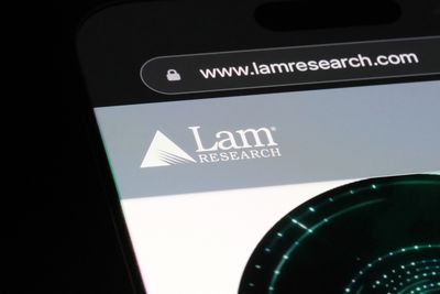 Are Wall Street Analysts Predicting Lam Research Stock Will Climb or Sink?