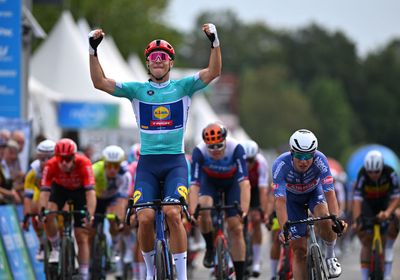 Renewi Tour: Jonathan Milan outsprints Jasper Philipsen for stage 3 victory