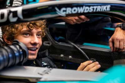 Mercedes signs Antonelli to replace Hamilton in F1 2025