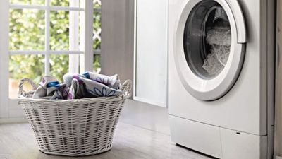 Why do my clothes smell sour after washing? And how you can freshen them up again