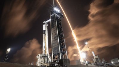 SpaceX launches back-to-back Falcon 9 rockets within 65 minutes and aces 2 landings days after a failed booster touchdown (video)