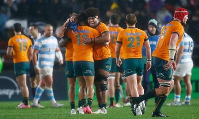 Wallabies stage stirring comeback to beat Argentina with last-gasp penalty goal