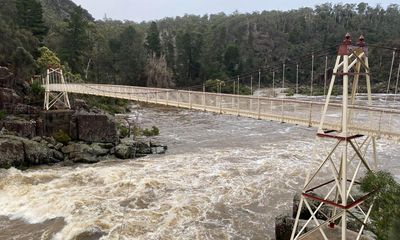 About 600 homes damaged, 35,000 without power in Victoria amid wild weather