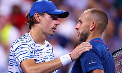 Alex de Minaur’s return to form continues with US Open win over ‘wounded’ Dan Evans