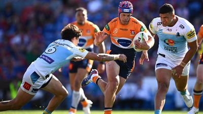 Knights set up dream NRL finish as Ponga pounds Titans