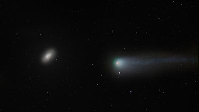 Astrophotographer captures Comet 13P/Olbers and the Black Eye Galaxy M64 in stunning detail (photo)