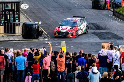 Paddon dominates as international rallying returns to Britain