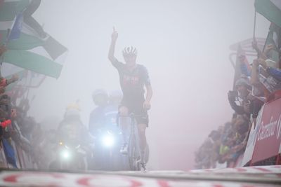 Vuelta a España stage 15: Pablo Castrillo holds off Vlasov to claim second stage win on Cuitu Negru