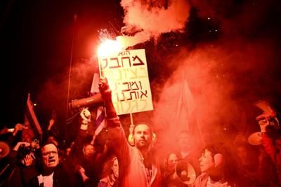 Police In Tel Aviv Use Stun Grenades To Disperse Protesters