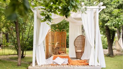 Pergola privacy ideas – 5 ways to add seclusion to your cozy outdoor living area