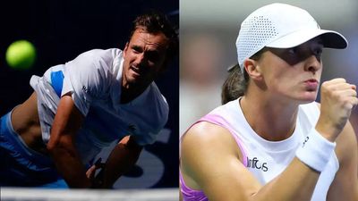 Former champions Daniil Medvedev, Iga Swiatek move into US Open quarterfinals