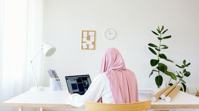 London Firm Pays £110k To Muslim Woman After Colleague Suggests She Remove Her Headscarf 'To Attract More Men'