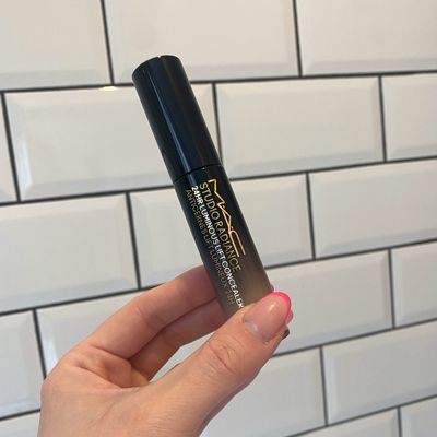 I've finally found a radiance-boosting concealer that works wonders for my oily skin—and I'm obsessed