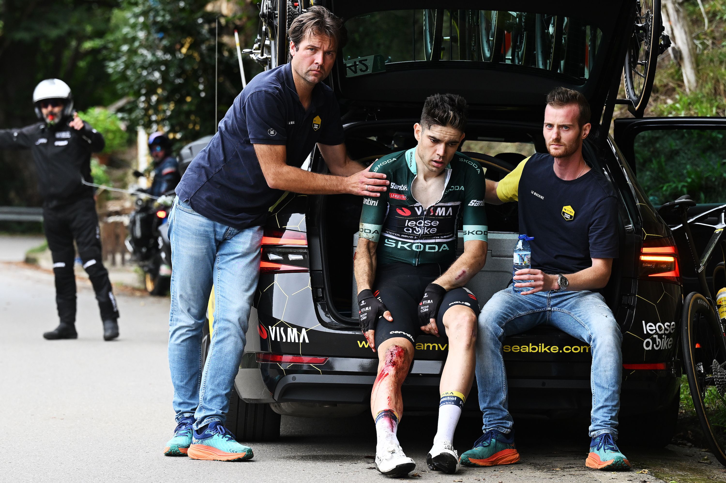 Wout van Aert crashes out of Vuelta a España on damp…