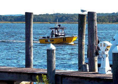 1 dead, 2 missing after motorboat hits a jetty and crashes in Connecticut